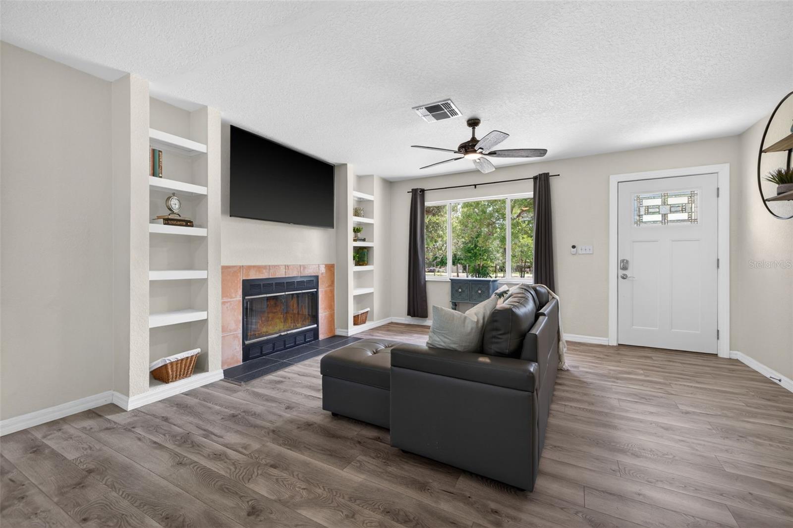 LEISURE HILLS - Residential