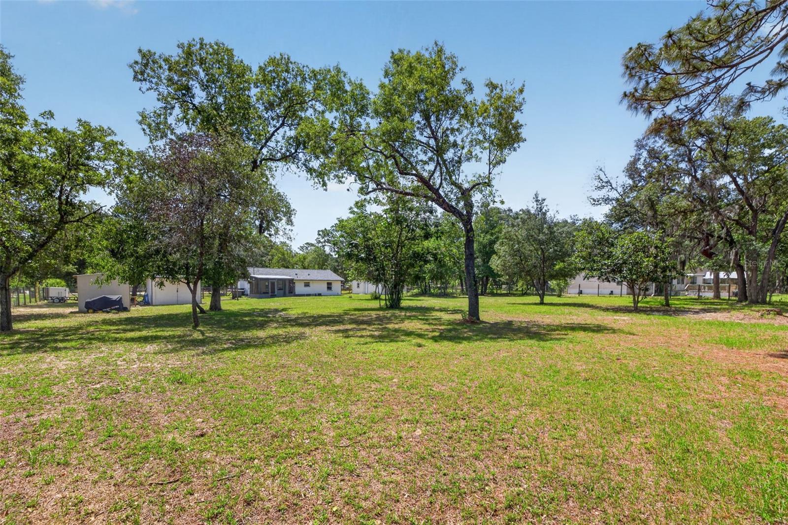 LEISURE HILLS - Residential