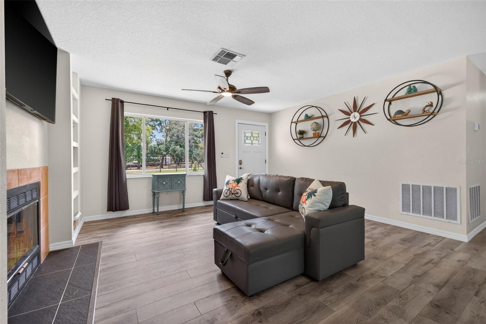 LEISURE HILLS - Residential