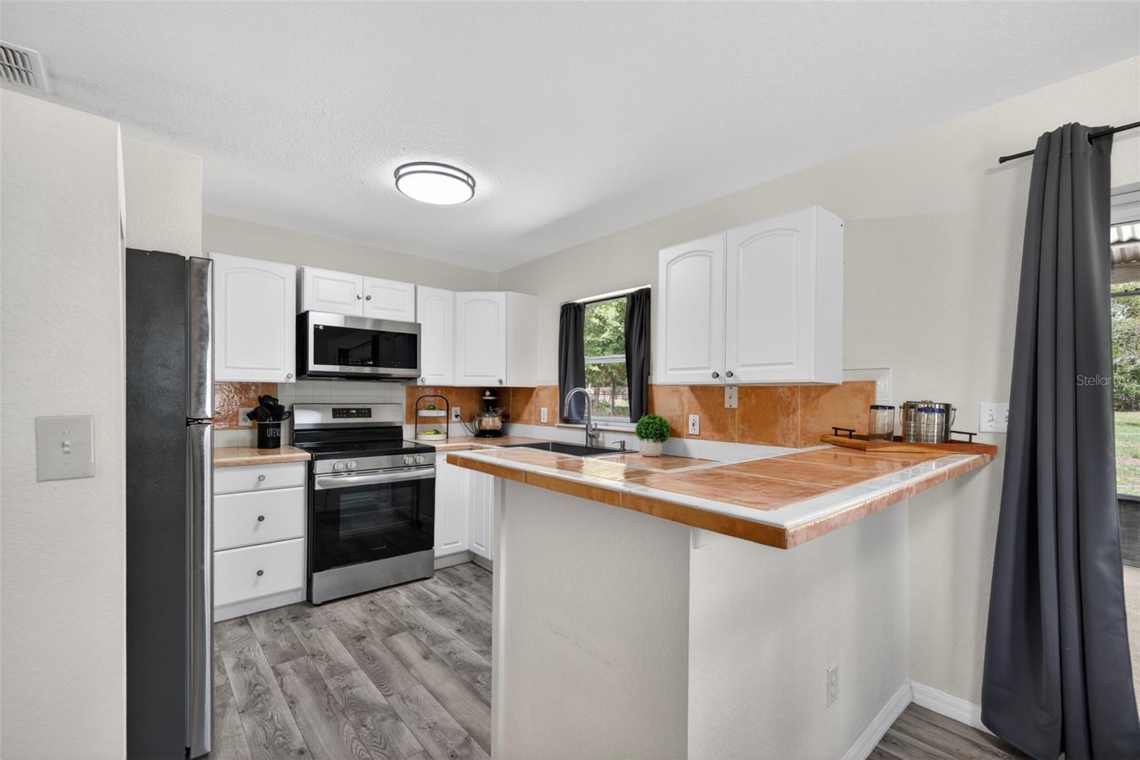 LEISURE HILLS - Residential