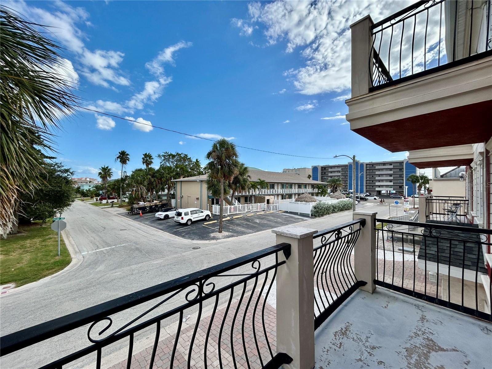 MADEIRA MANOR - Residential Lease