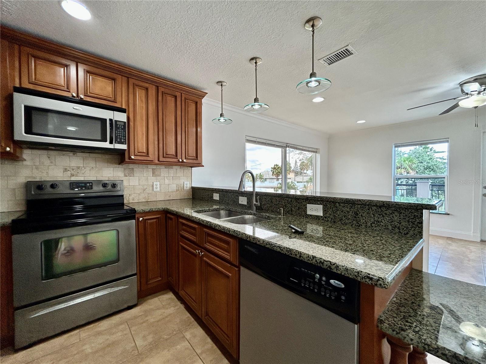 MADEIRA MANOR - Residential Lease