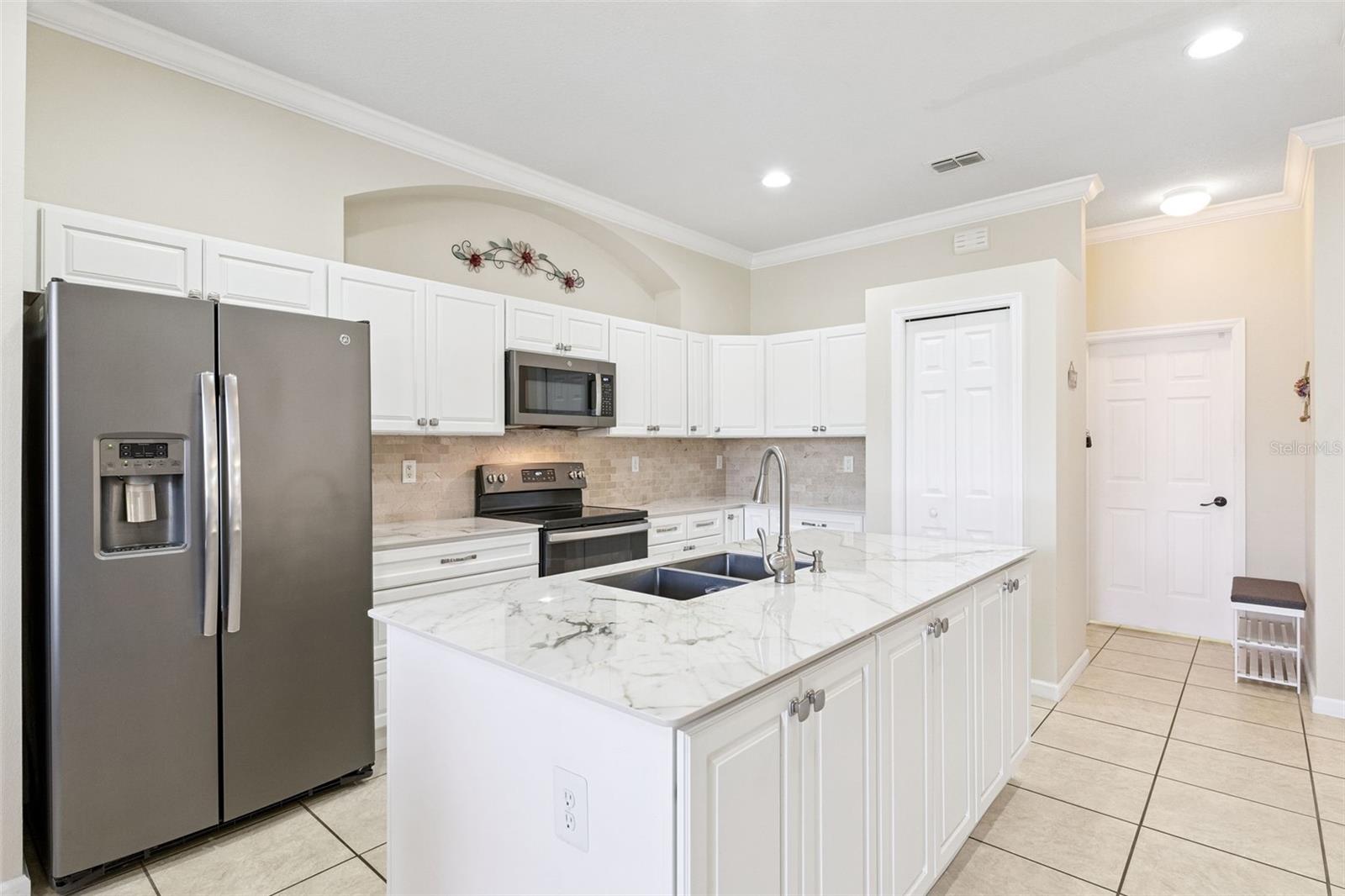 LAKE LOUISA HIGHLANDS PH 03 LT 99 PB 51 - Residential