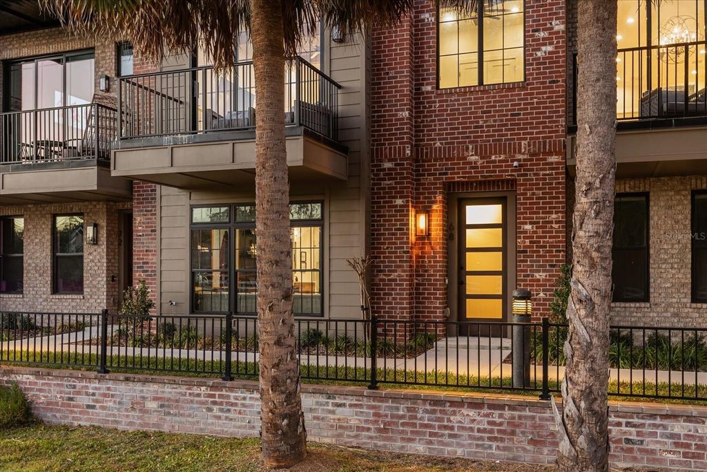 Photo of 68 N Park Avenue, Winter Garden, FL 34787 (MLS # O6382300)