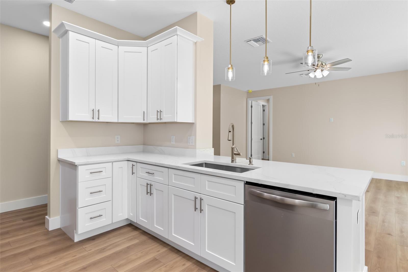 ROYAL HIGHLANDS - Residential