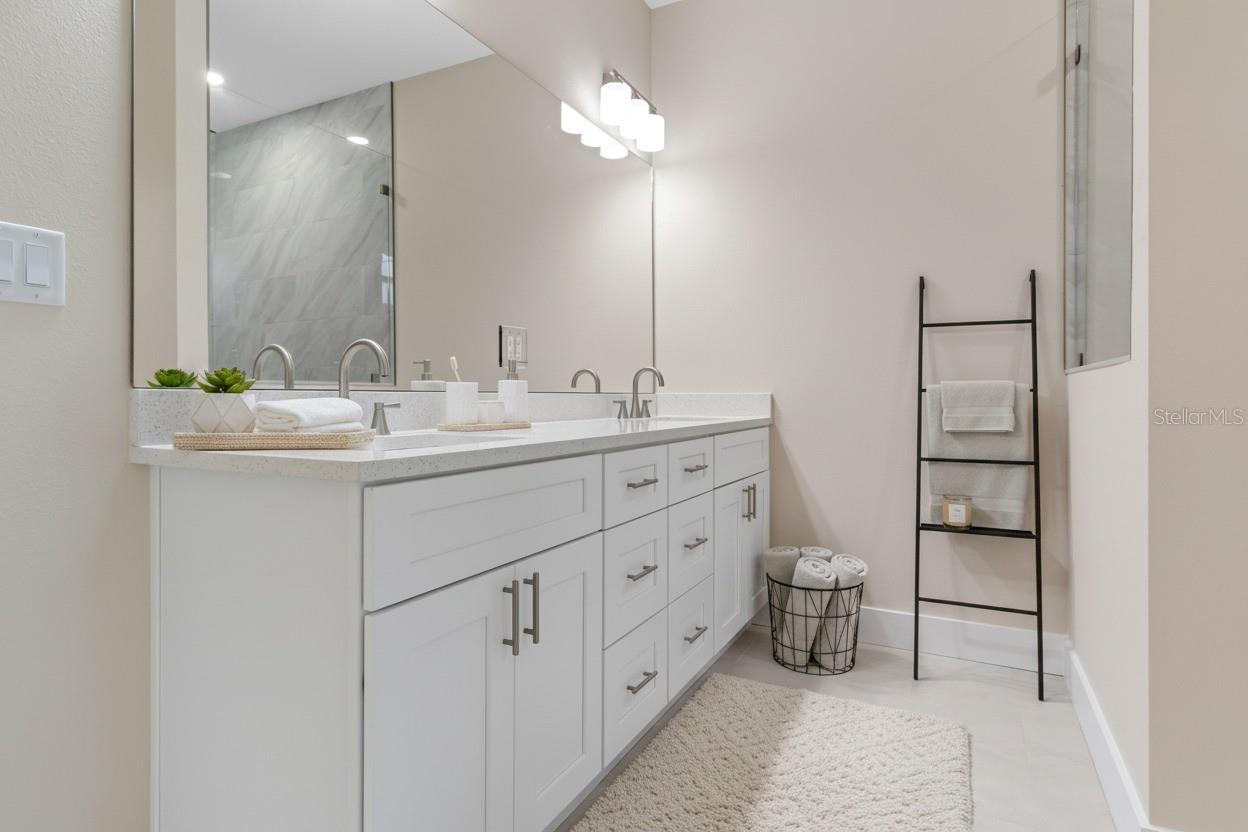 ROYAL HIGHLANDS - Residential