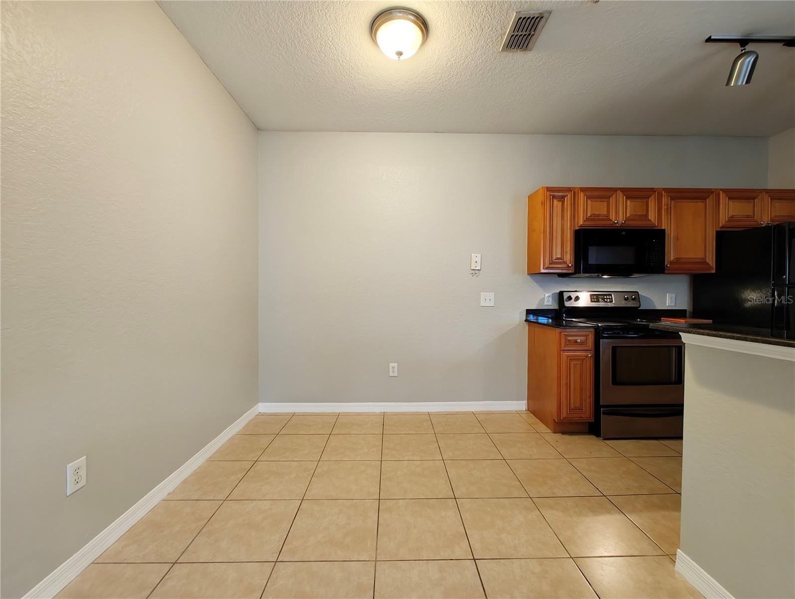 CRESCENT PLACE AT LAKE LOTUS CONDO - Residential Lease