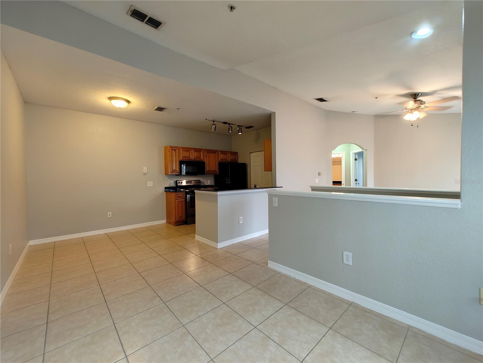 CRESCENT PLACE AT LAKE LOTUS CONDO - Residential Lease