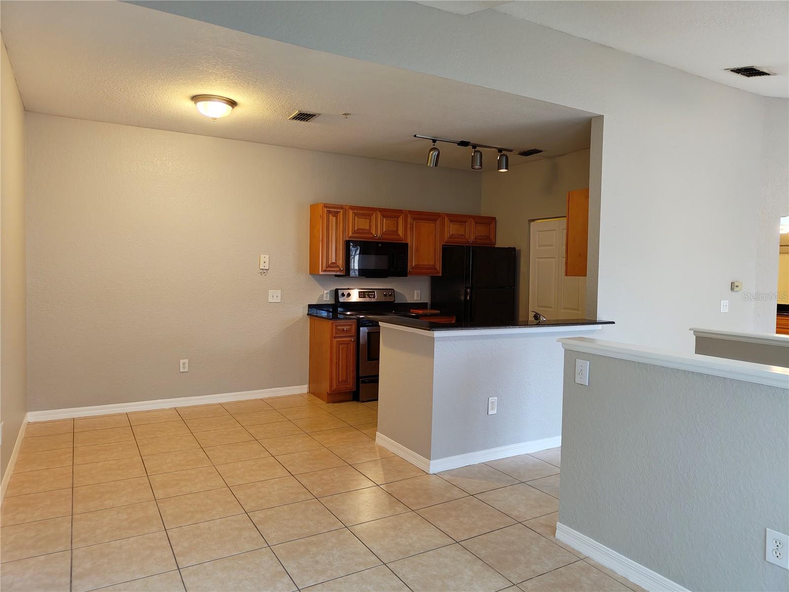 CRESCENT PLACE AT LAKE LOTUS CONDO - Residential Lease