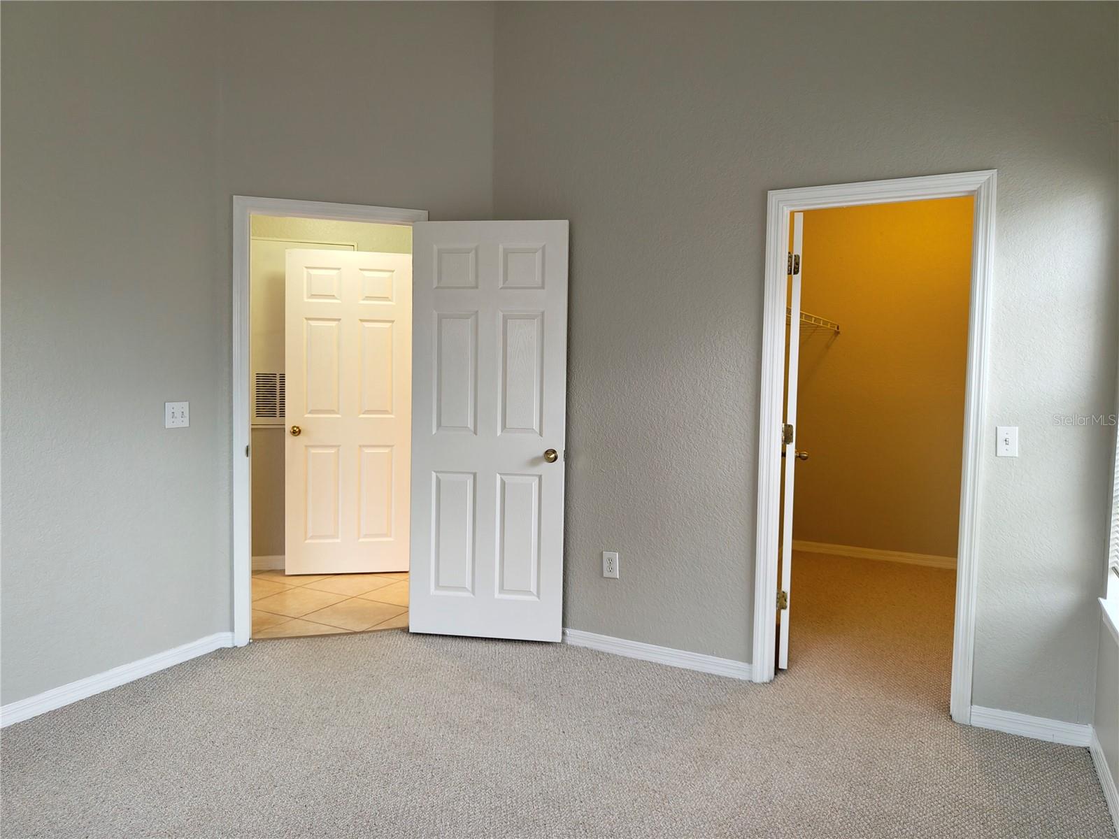 CRESCENT PLACE AT LAKE LOTUS CONDO - Residential Lease