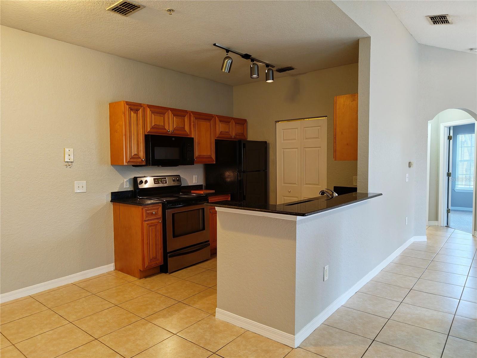 CRESCENT PLACE AT LAKE LOTUS CONDO - Residential Lease