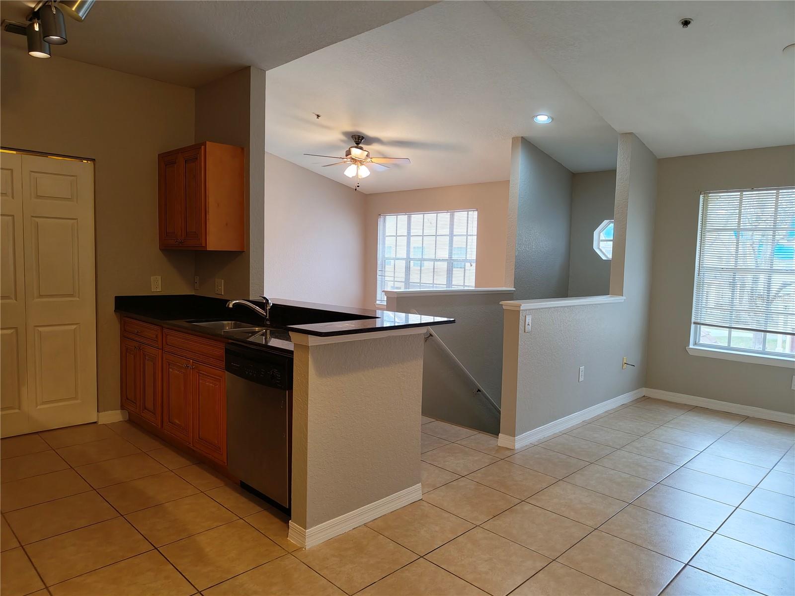 CRESCENT PLACE AT LAKE LOTUS CONDO - Residential Lease