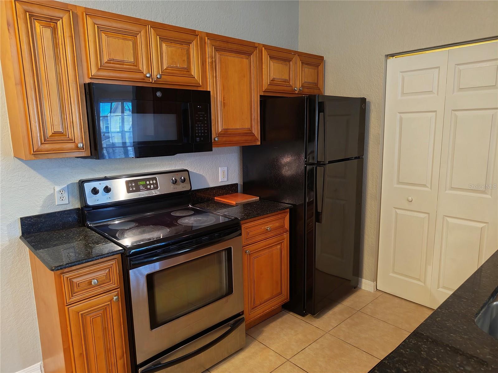 CRESCENT PLACE AT LAKE LOTUS CONDO - Residential Lease