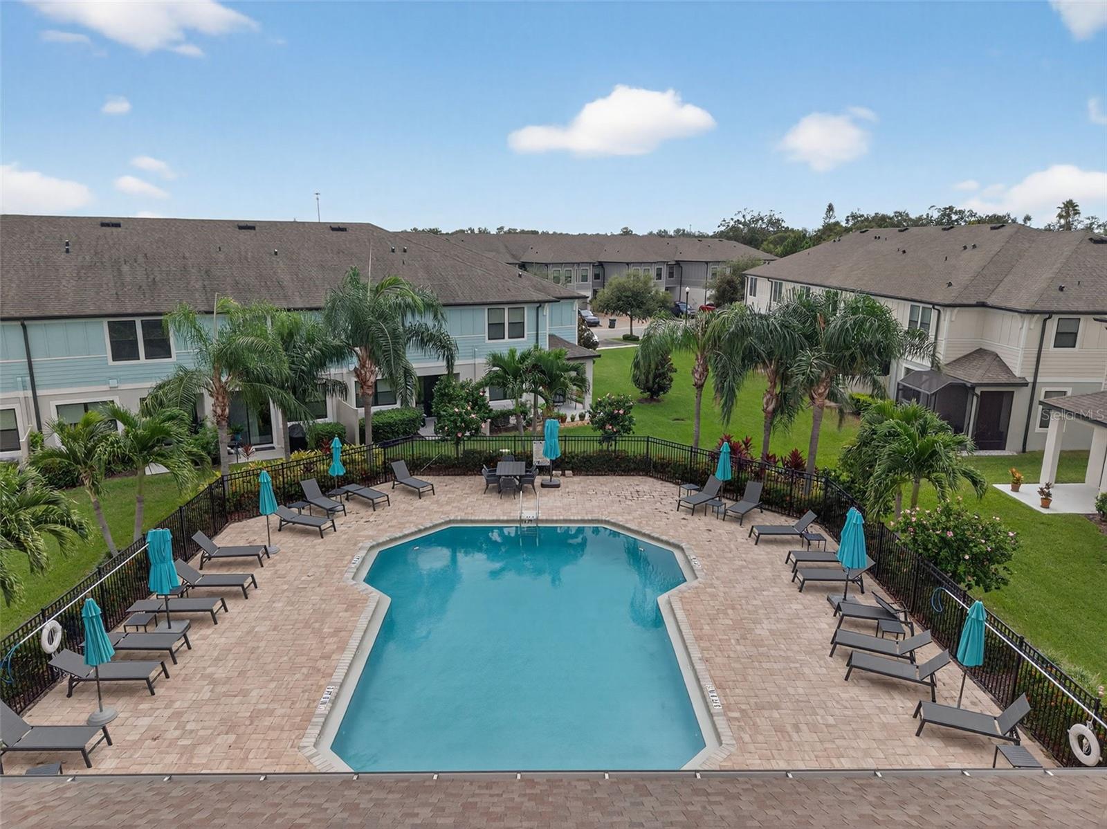 TOWNS AT BELLEAIR GROVE - Residential