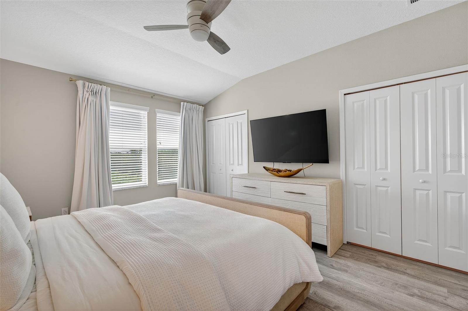 TOWNS AT BELLEAIR GROVE - Residential