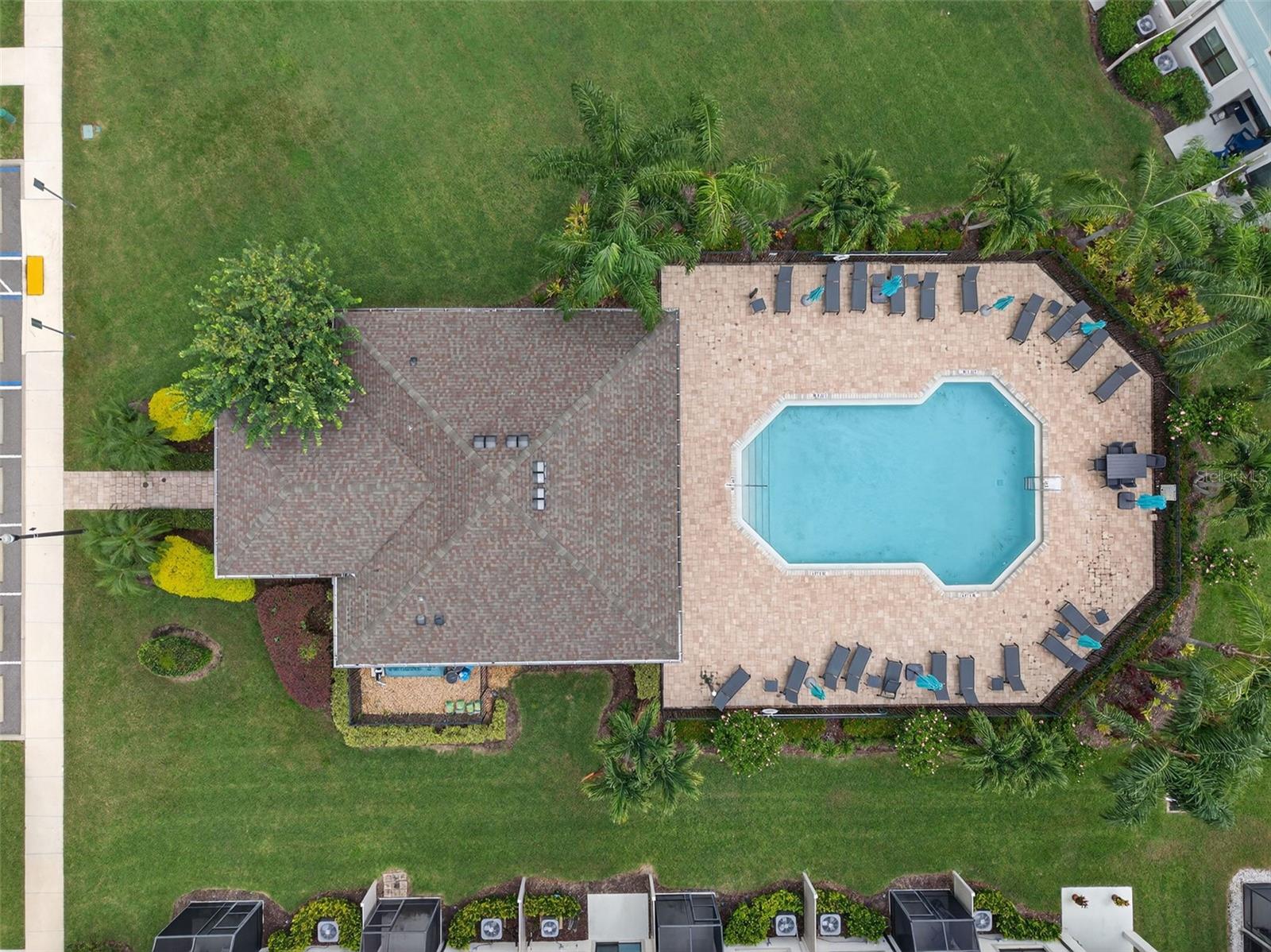 TOWNS AT BELLEAIR GROVE - Residential