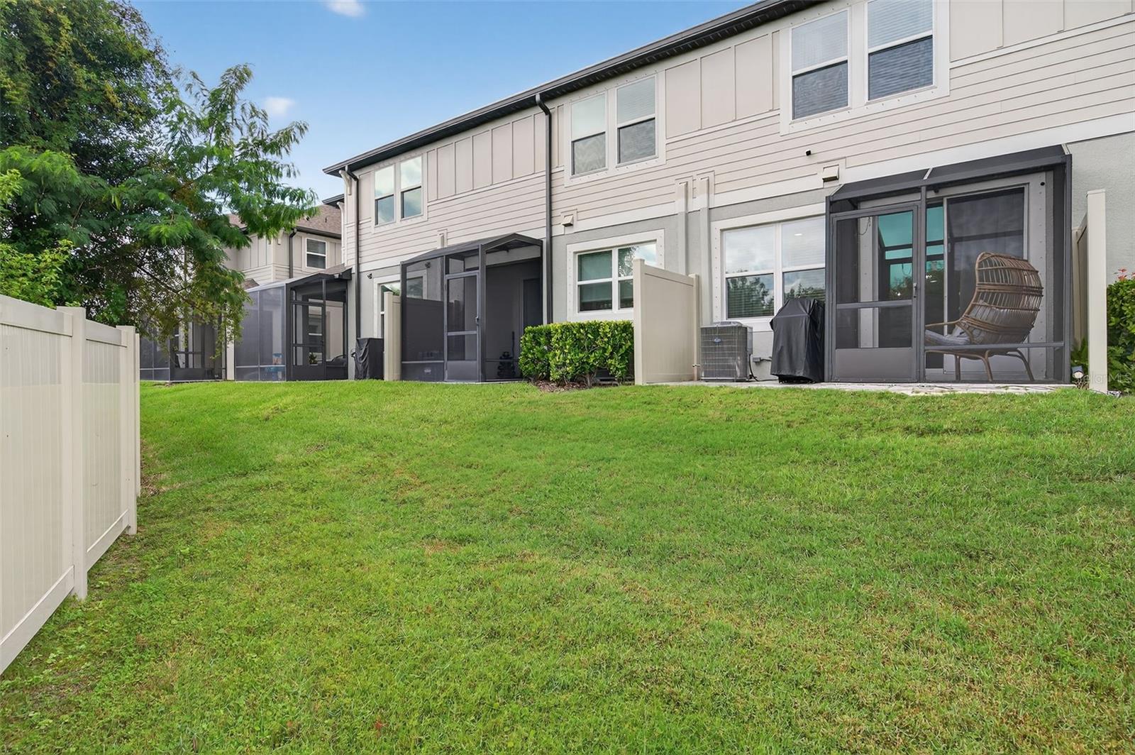 TOWNS AT BELLEAIR GROVE - Residential