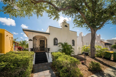 Photo of 411 Burns Ct, Sarasota, FL 34236 (MLS # A4701381)