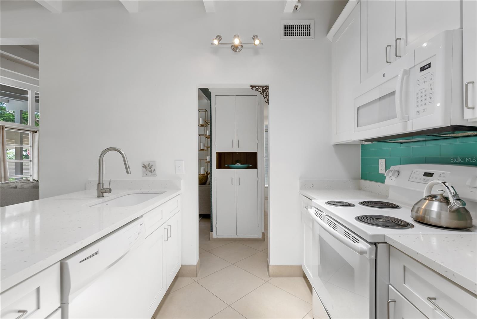 SOUTH GATE - Residential Lease
