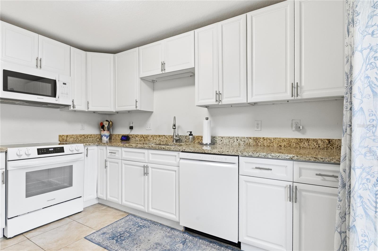 YORKTOWN AT BEACON PLACE - Residential