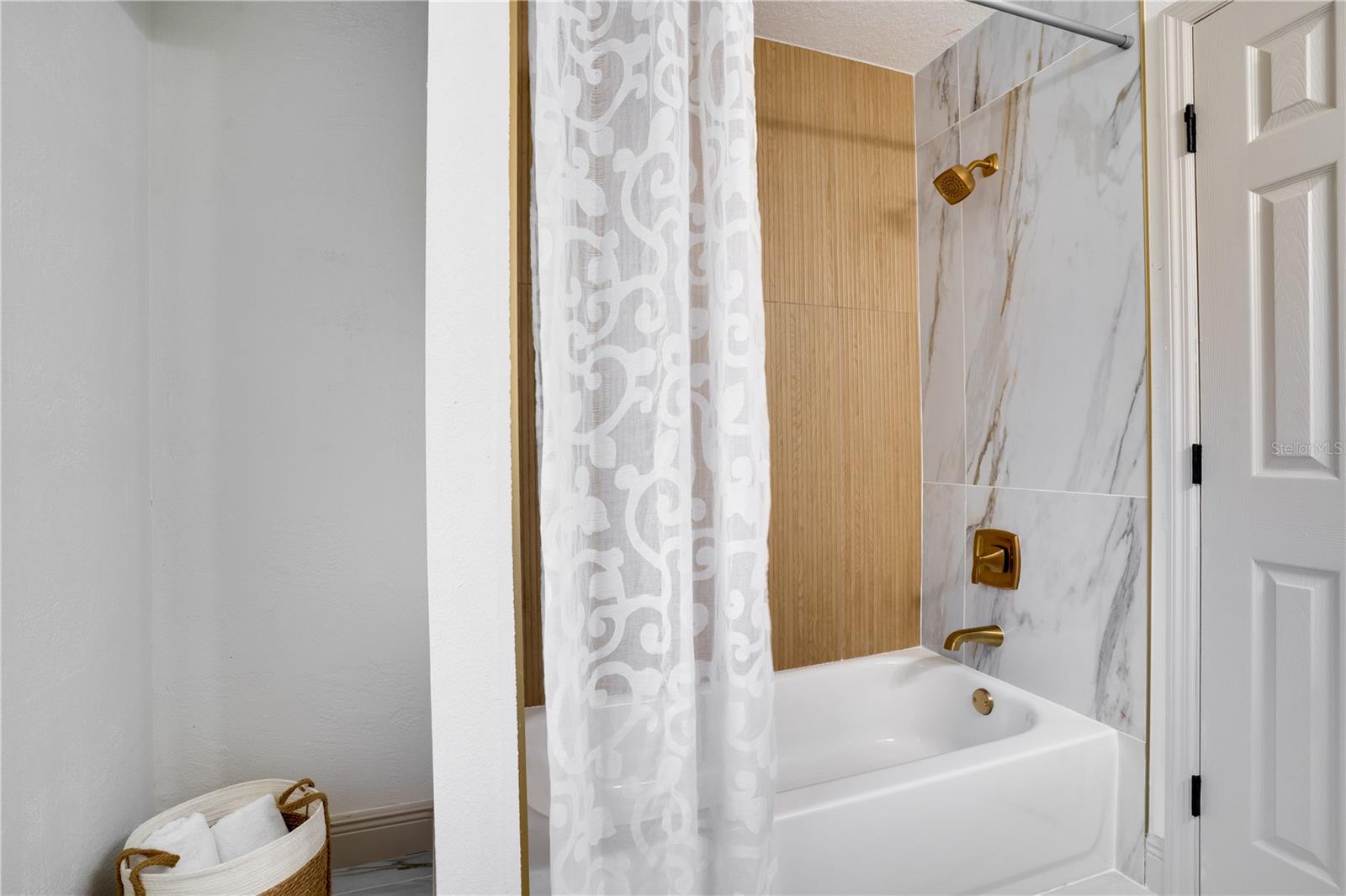 MEADOW LAWN 15TH ADD - Residential