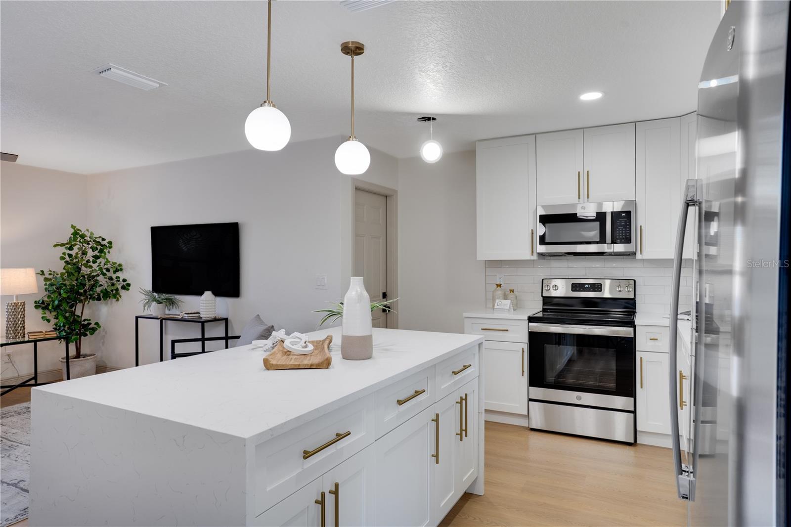 MEADOW LAWN 15TH ADD - Residential