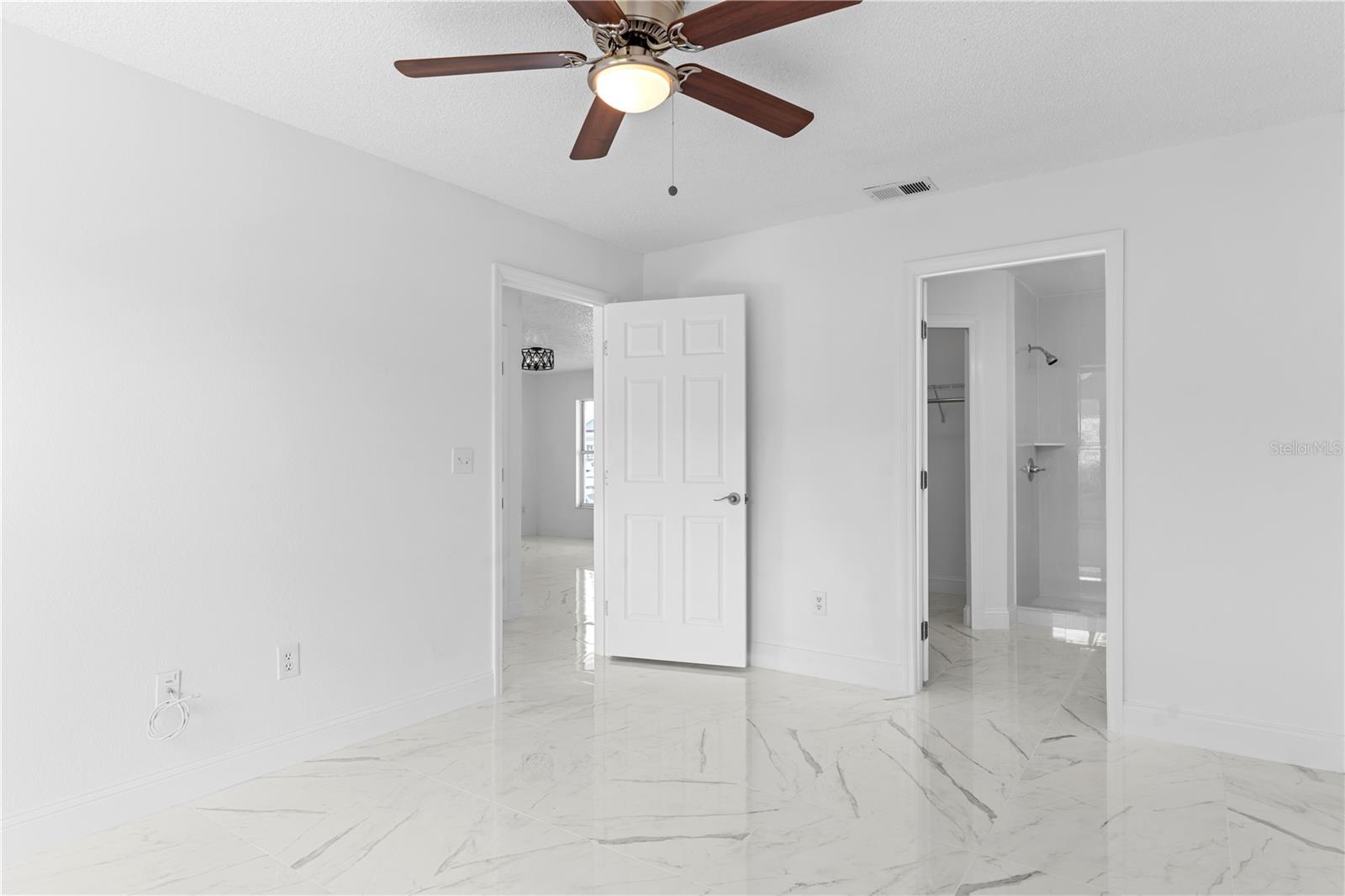 ROYAL RIDGE PH 01 - Residential