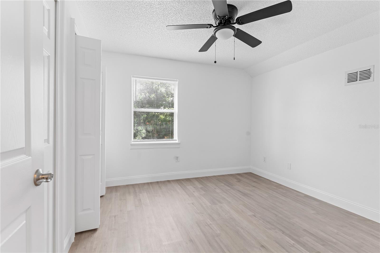 ROYAL RIDGE PH 01 - Residential