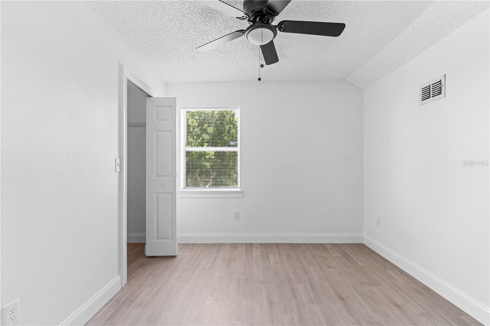 ROYAL RIDGE PH 01 - Residential