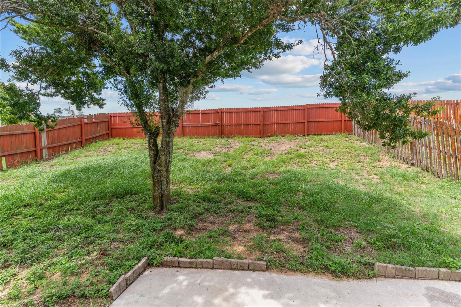 ROYAL RIDGE PH 01 - Residential