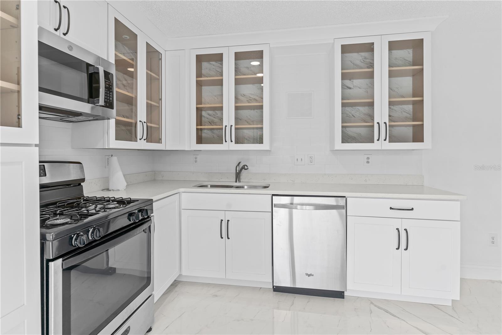 ROYAL RIDGE PH 01 - Residential