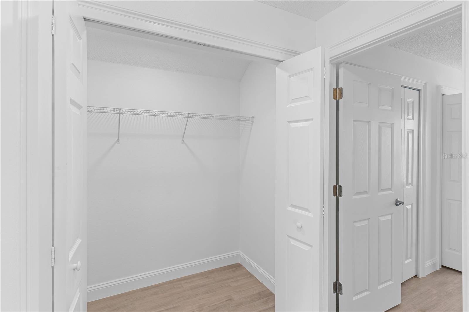 ROYAL RIDGE PH 01 - Residential