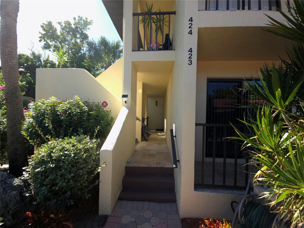 Photo of 6459 Egret Ln #423, Bradenton, FL 34210 (MLS # A4707318)