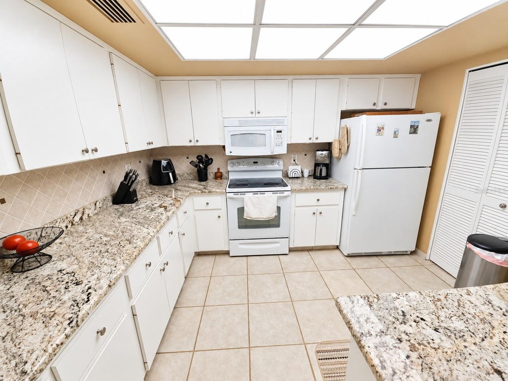Photo of 6459 Egret Ln #423, Bradenton, FL 34210 (MLS # A4707318)