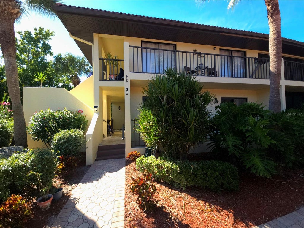 Photo of 6459 Egret Ln #423, Bradenton, FL 34210 (MLS # A4707318)