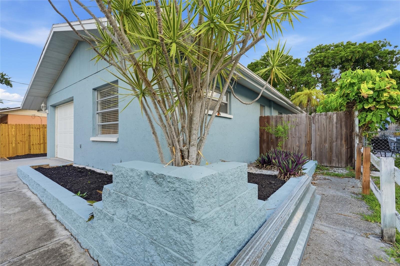 1915 COLLEEN STREET
