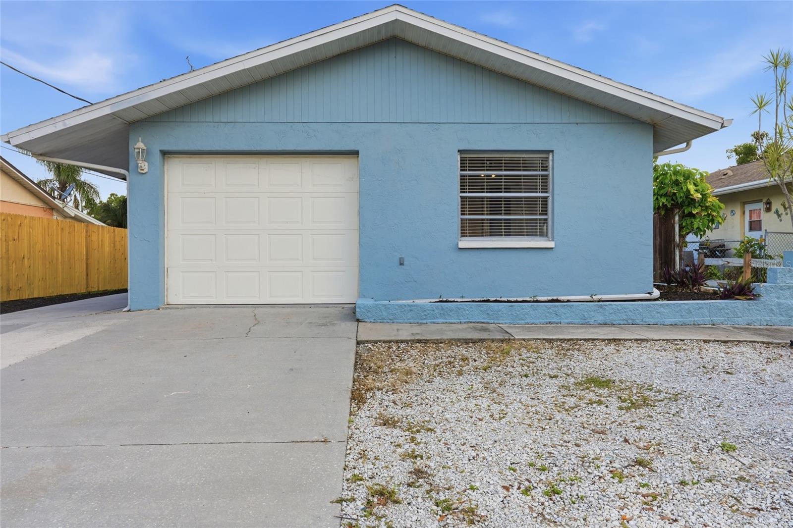 1915 COLLEEN STREET