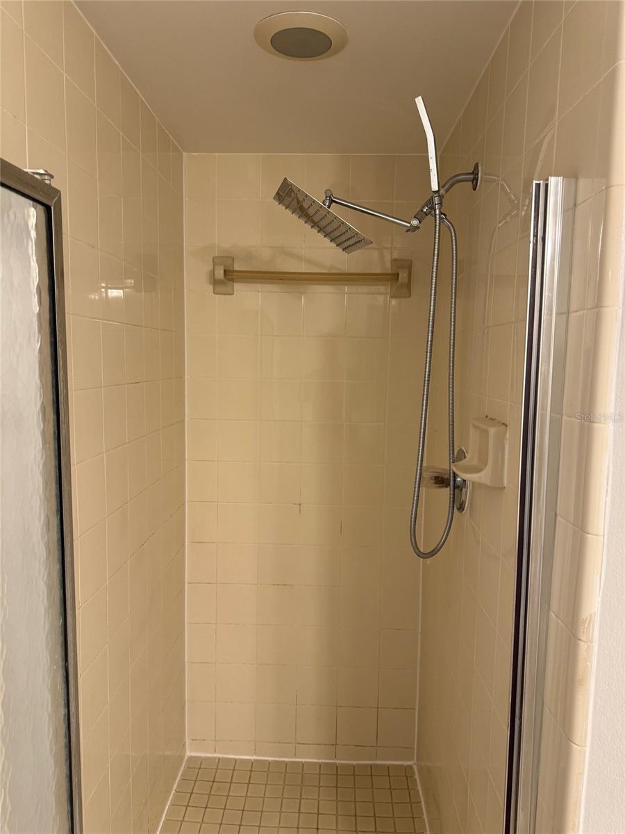 SIESTA LAGO CONDOS - Residential Lease