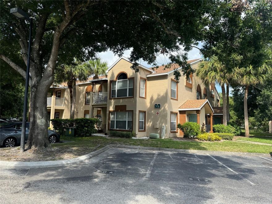 Newly renovated Luxurious 2-bedroom 2 bath located in gated community offering resort style pool, tennis courts and car wash. Community located 20 minutes from the airport and downtown Orlando.