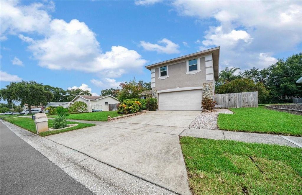 Photo of 2589 Knoll Street W, Palm Harbor, FL 34683 (MLS # OM709701)