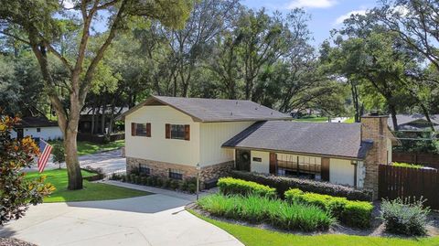 A home in DELAND