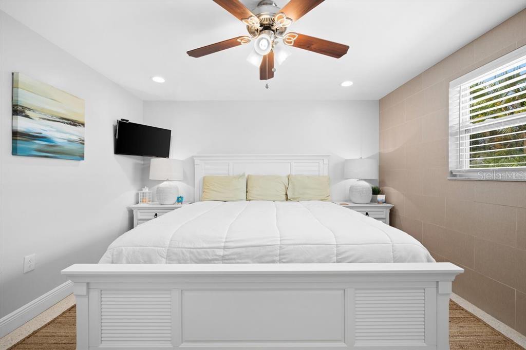 SIESTA MANOR SEC 2 - Residential Lease