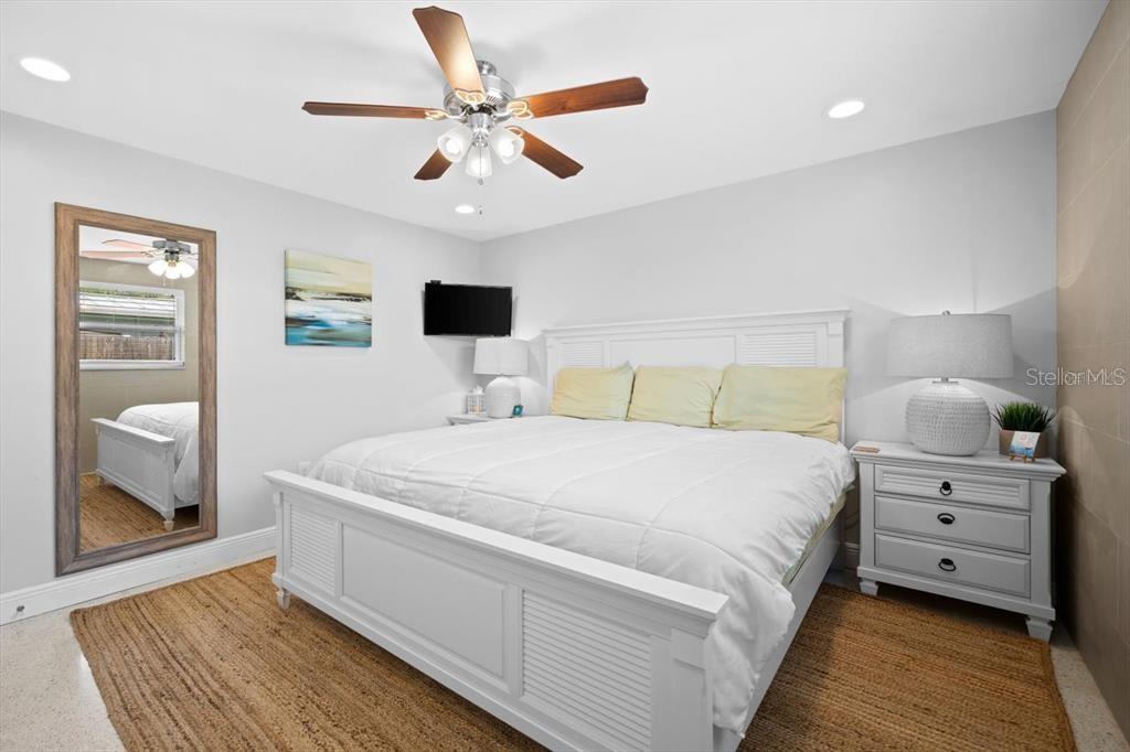 SIESTA MANOR SEC 2 - Residential Lease