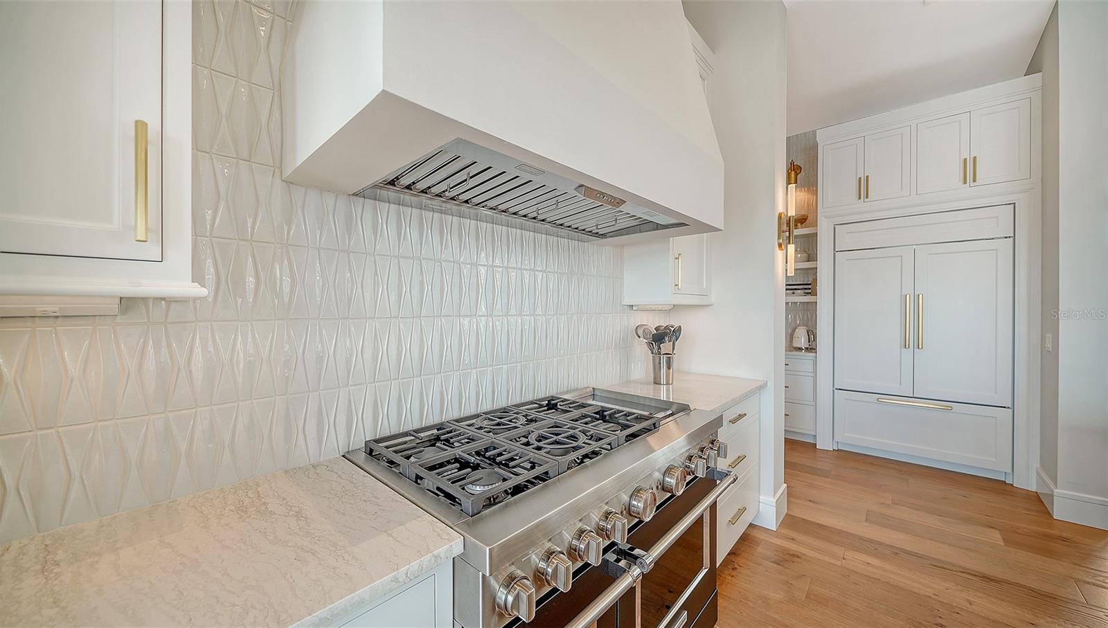 EMERALD HARBOR - Residential