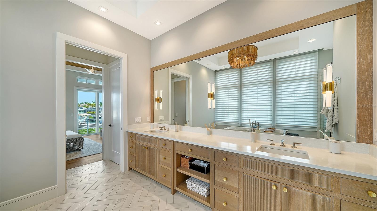 EMERALD HARBOR - Residential