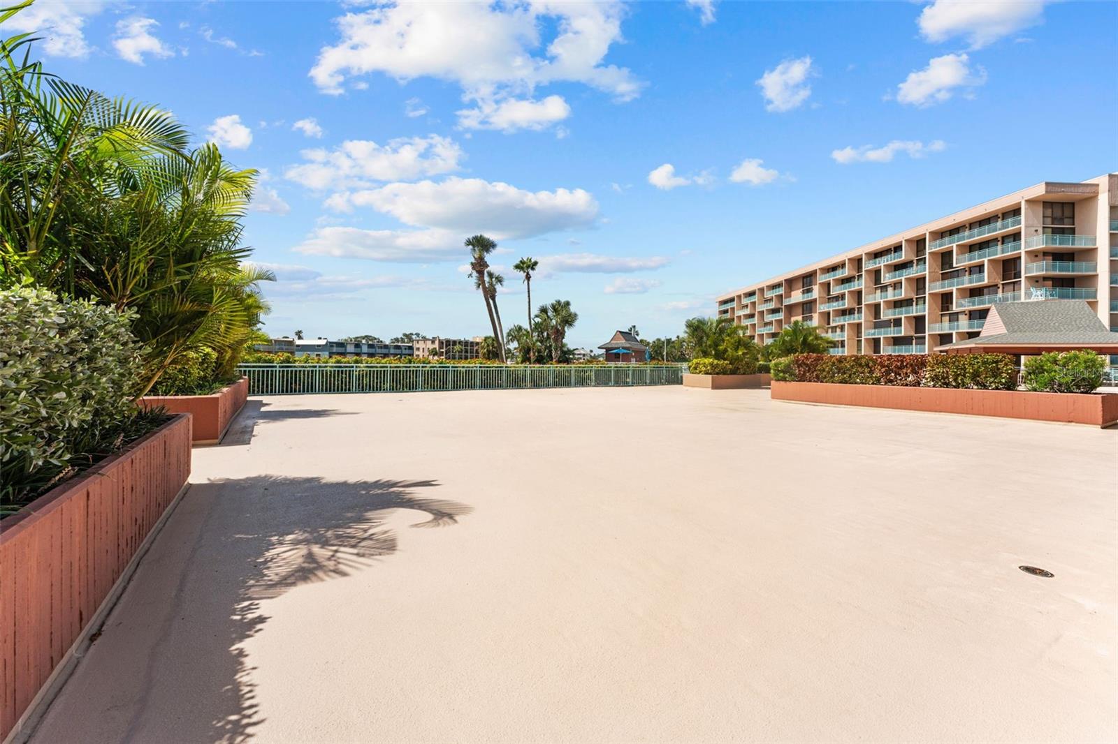 KEY CAPRI CONDO - Residential