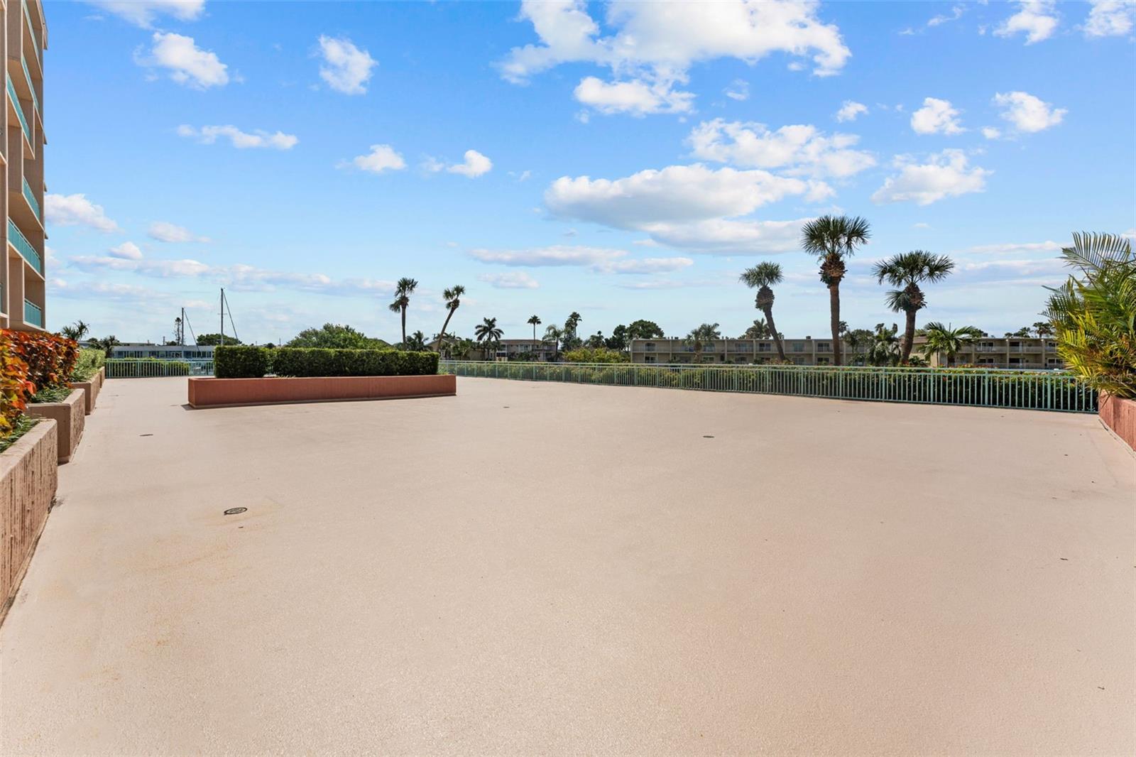 KEY CAPRI CONDO - Residential
