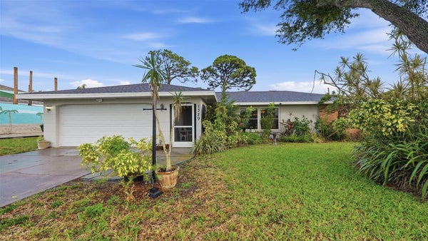 1329 NANTUCKET RD, VENICE, FL 34293 - Image dc6b02224aa87d0899160424cbced541/95043209