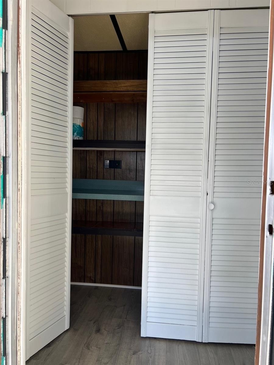 LEISURE LAKE MHP CO-OP OR1316/2570 - Residential