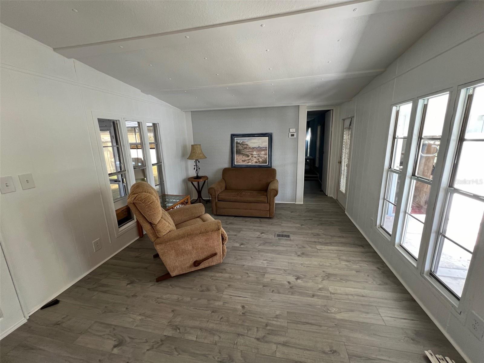 LEISURE LAKE MHP CO-OP OR1316/2570 - Residential